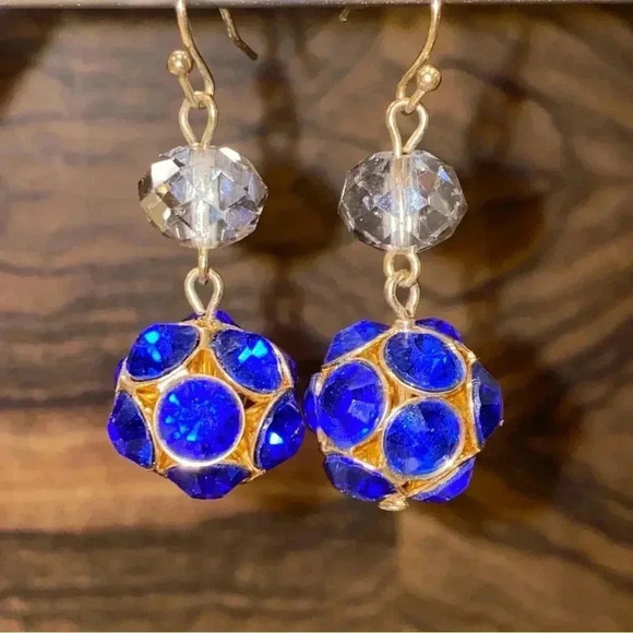 Beautiful Blue Glass Crystals Dangle Pierced Earrings - Picture 4 of 4